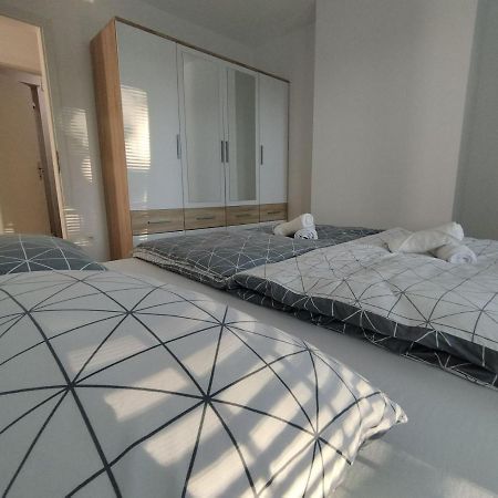 Apartment Sanya #3 Любляна Екстер'єр фото